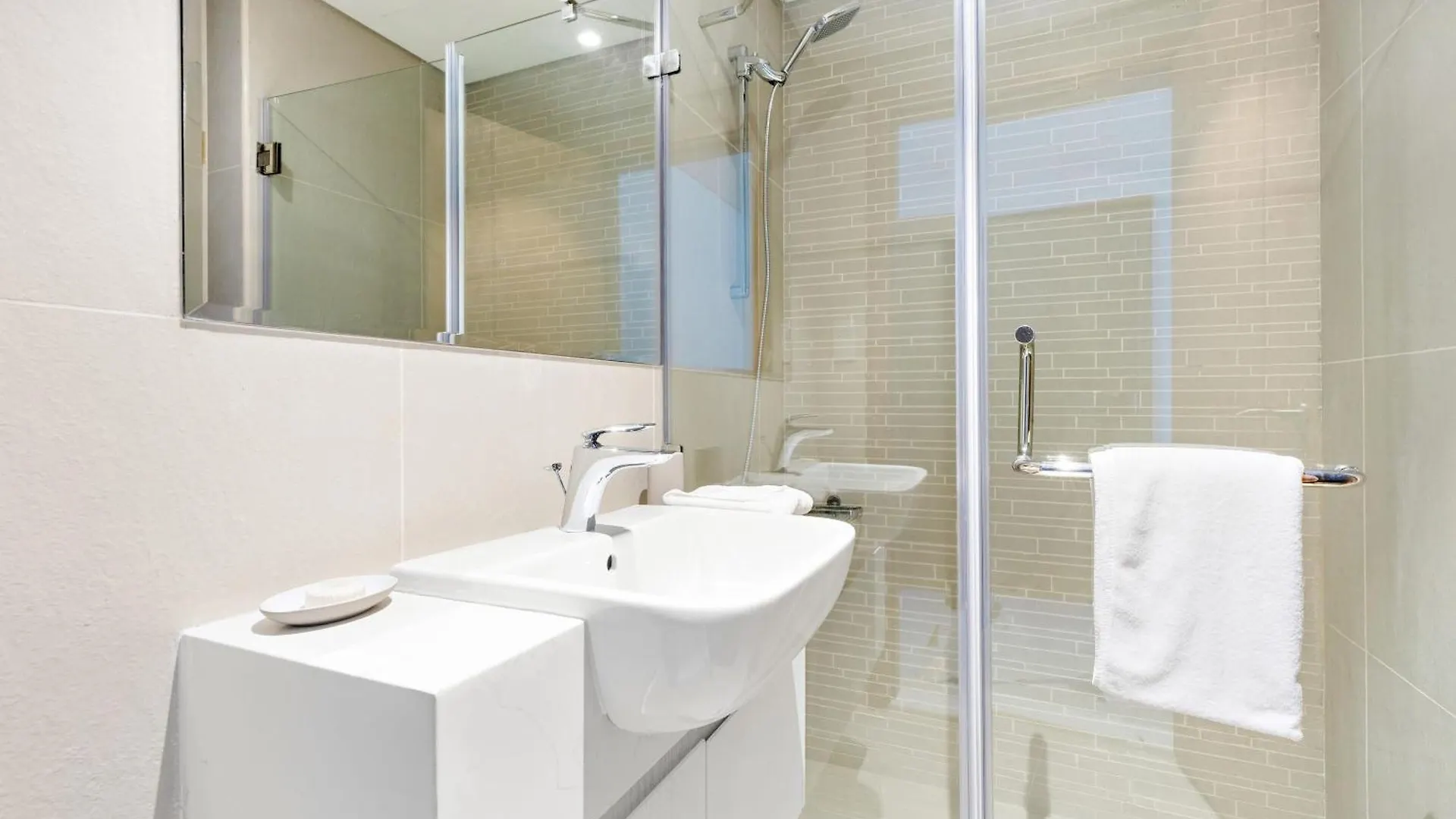 Silkhaus Modern 1 Bdr Near Reem Mall Abou Dabi 0*,